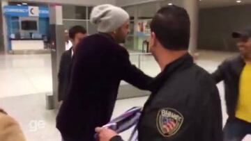 Así fue la discreta llegada de Adriano al aeropuerto de Miami