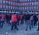 La policía desalojó a hinchas del PSV de la Plaza Mayor