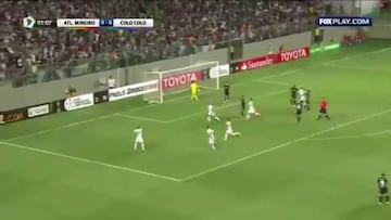 Colo Colo paga caro sus errores y cae goleado ante el Mineiro