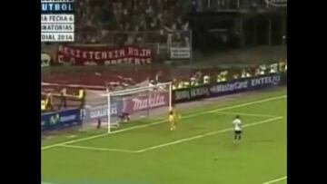 2008: Victoria gracias a un gol agónico del 'Chupete' Suazo