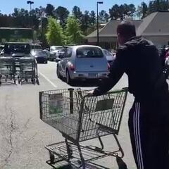 Sergio García tries to push shopping trolley into its space