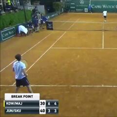 Doubles pair disqualified for accidentally hitting opponent on head with a loose shot