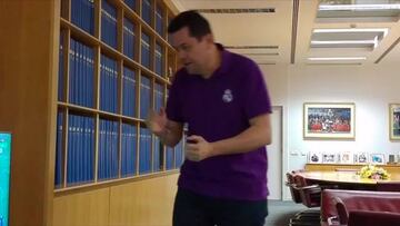 Roncero watches the final few minutes of Barça's loss in Anoeta