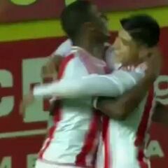 Alan Pulido empujó ante el Panetolikos su sexto tanto