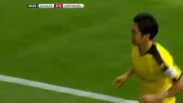 Kagawa deslumbó con golazo de sombrerito ante Schalke