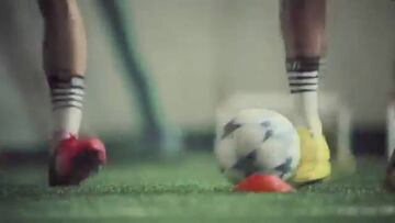 Alexis Sánchez lucha con Messi en su último comercial