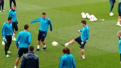 Cristiano Ronaldo showing off some of his "Globetrotter" skills