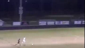 Se equivocó de deporte, ¡impactante 'tackleo'!