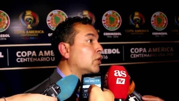¿Cómo se diseñó el trofeo especial para el centenario?