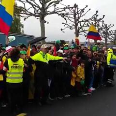 Hinchas alientan a Nairo con el himno de Colombia