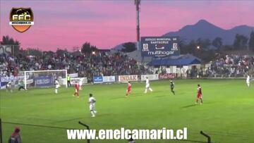 ¡Se cortó la luz en el estadio y el partido siguió a oscuras!