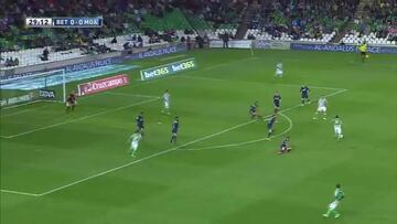 La U le gana a Colo Colo y se queda con Lorenzo Reyes