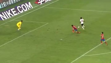 ?Gervinho corri車 65 metros antes de marcar este golazo!