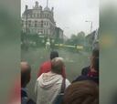 La agresión de los hinchas del West Ham al bus del United