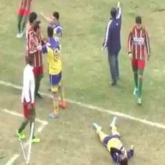 Un futbolista mata a un rival con un golpe en la tráquea