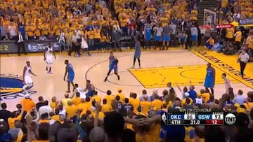 Y así cerró el partido Mr Curry: otro triple a la colección