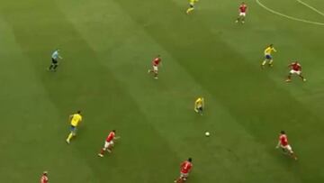 La última invención de Ibra: pase-túnel con 'cola de vaca'