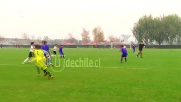 ¡Golazo de sombrerito en duelo sub 11 entre la U y Colo Colo!