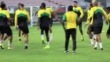 El peculiar baile de Jamaica para arrancar su entrenamiento
