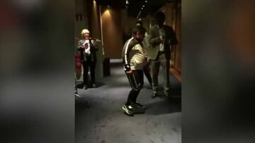 ¡Maradona hizo genial túnel y la víctima ni se enteró!