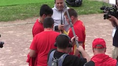 Nolito gifts Spain shirt to supporter at Euro 2016