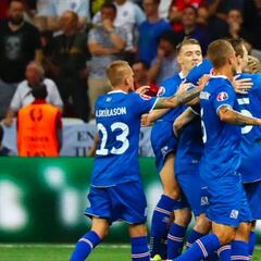 De nuevo la locura en Islandia: así se narró el histórico 1-2