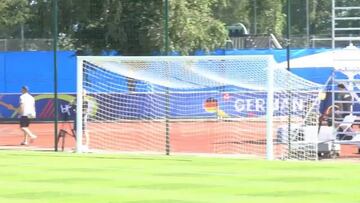 Germany's Podolski vs Löw: scoring a goal from a corner