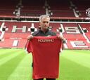Mou posó con la camiseta del ManU como un red devil más