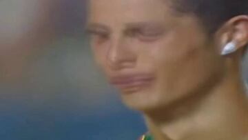 CR7 llorando desconsolado tras la final del 2004