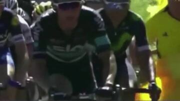 Froome golpea a un hincha colombiano en plena carrrera