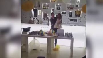 Y James apagó las velas...con una torta del Real Madrid