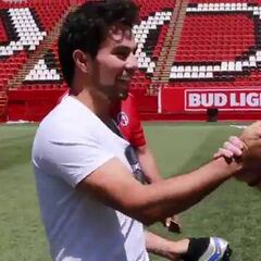 'Checo' Pérez jugó una 'cascarita' con el cuerpo técnico de Xolos