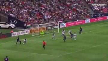 ¡Lo envió a Marte! Baptista tira el peor penal de su carrera