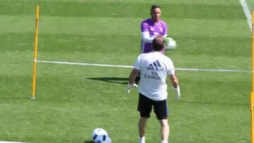 Keylor Navas goes through some light training with Luis Llopis
