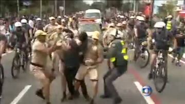 Un hombre intenta robar la antorcha olímpica en Sao Paulo