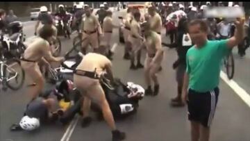 ¡Alucinante! Presencia un atropello y se hace un selfie