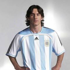 De la melena al rubio platino: todos los looks de Messi