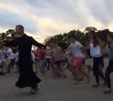 ¡Zumba con sotana! El párroco que inventó el baile del verano