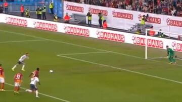 ¡Increíble reacción de Ibra ante una gran jugada de Rashford!