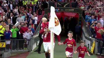 Impacto en Inglaterra: Rooney, de estrella a pasapelotas