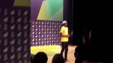 Bolt y su graciosa conferencia: sesi車n de fotos y Snapchat