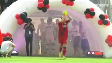 Aránguiz fue ovacionado en presentación del Leverkusen