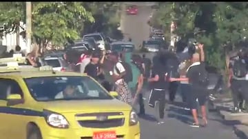 Brutal pelea en Río por protestas contra los Juegos Olímpicos