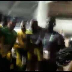 El show de los jamaicanos en el estadio tras el triunfo de Bolt
