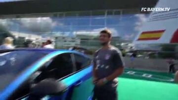 Vidal y plantel del Bayern recibieron regalo de lujo