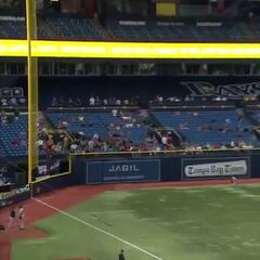 El catch Benintendi que trae locos a los fans de los Red Sox