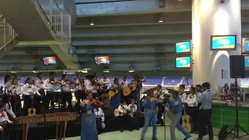 Los Marlins celebraron la noche de la herencia mexicana con dramática victoria