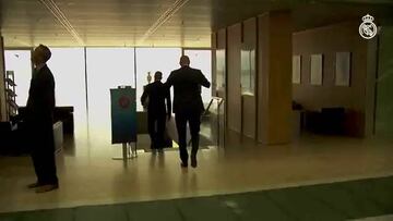 Zidane participa en el Foro de Entrenadores de la UEFA