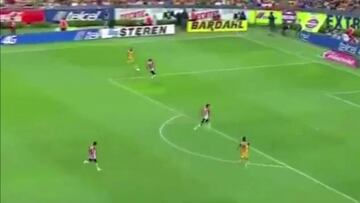 El primer gol de Gignac en la Liga MX fue contra Chivas