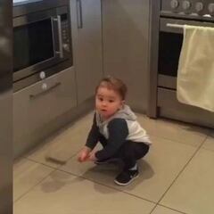 Futuro genio: ¡con sólo 18 meses juega al golf!